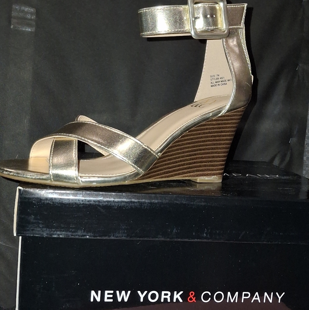 NY&Co.Gold Wedge Heels Sz 7 NWT NIB